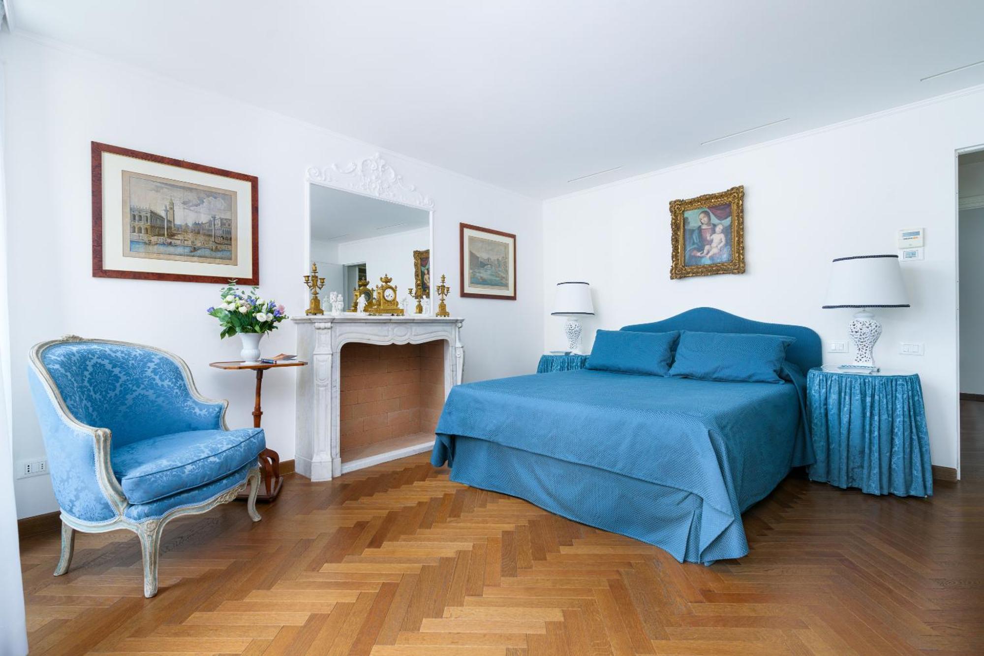 Due Leoni Terrace In St Mark's Square *