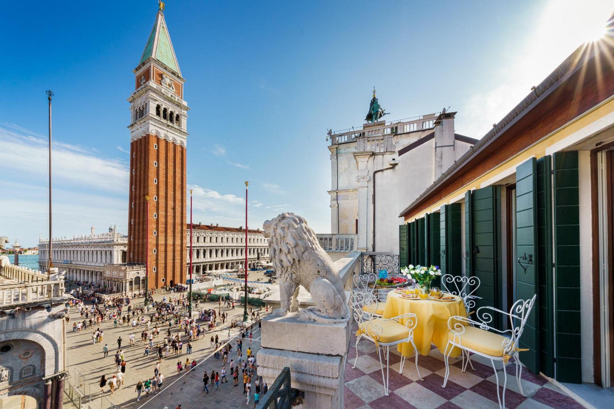Due Leoni Terrace In St Mark's Square *